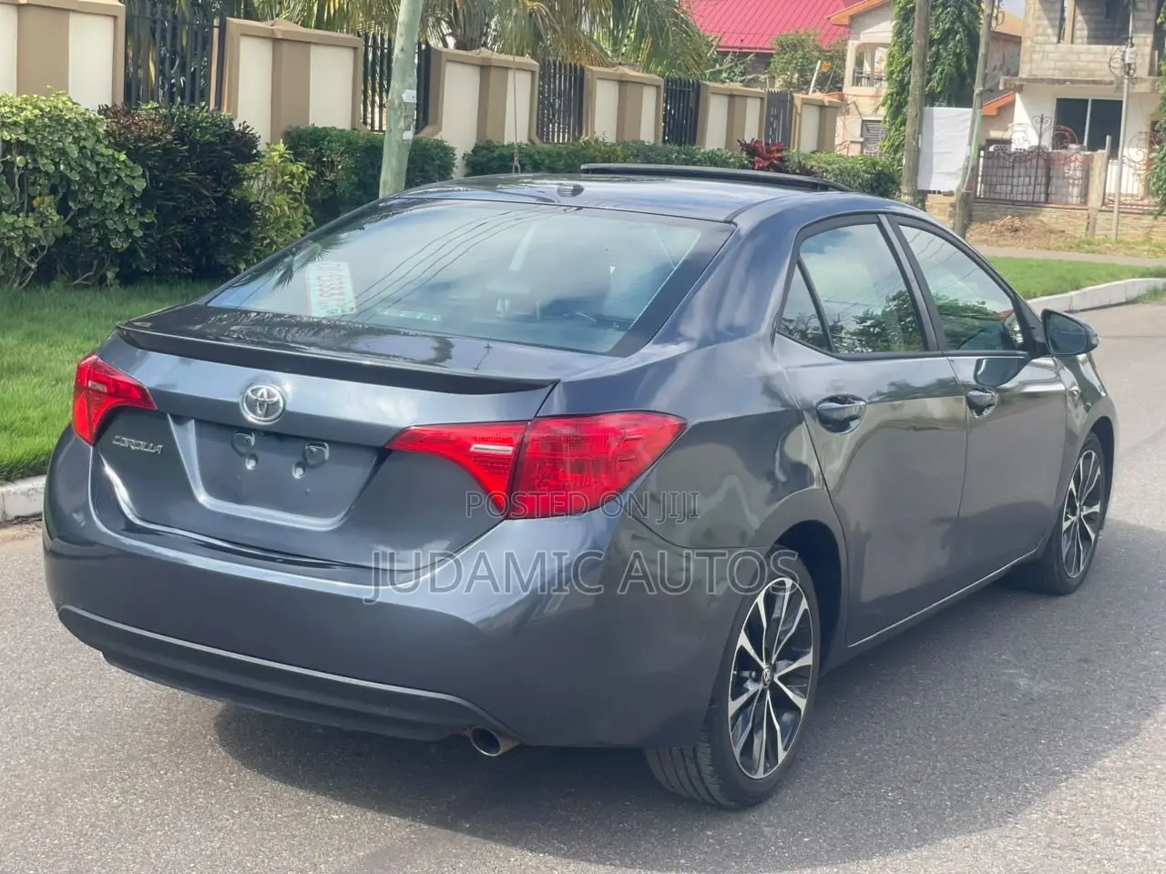 Toyota Corolla SE 4dr Sedan (1.8L 4cyl CVT) 2017 Gray