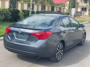 Toyota Corolla SE 4dr Sedan (1.8L 4cyl CVT) 2017 Gray