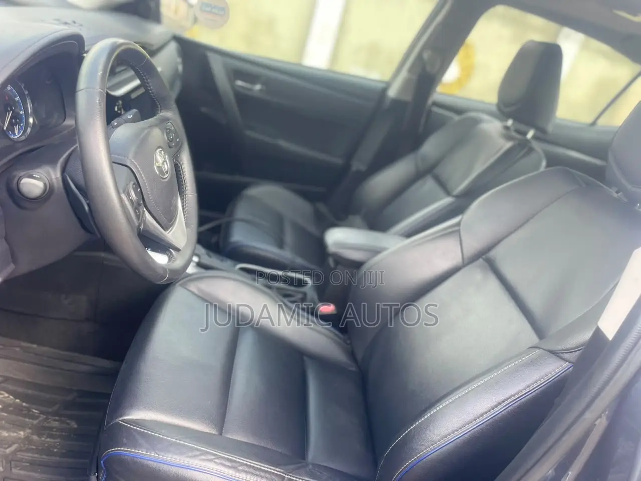 Toyota Corolla SE 4dr Sedan (1.8L 4cyl CVT) 2017 Gray