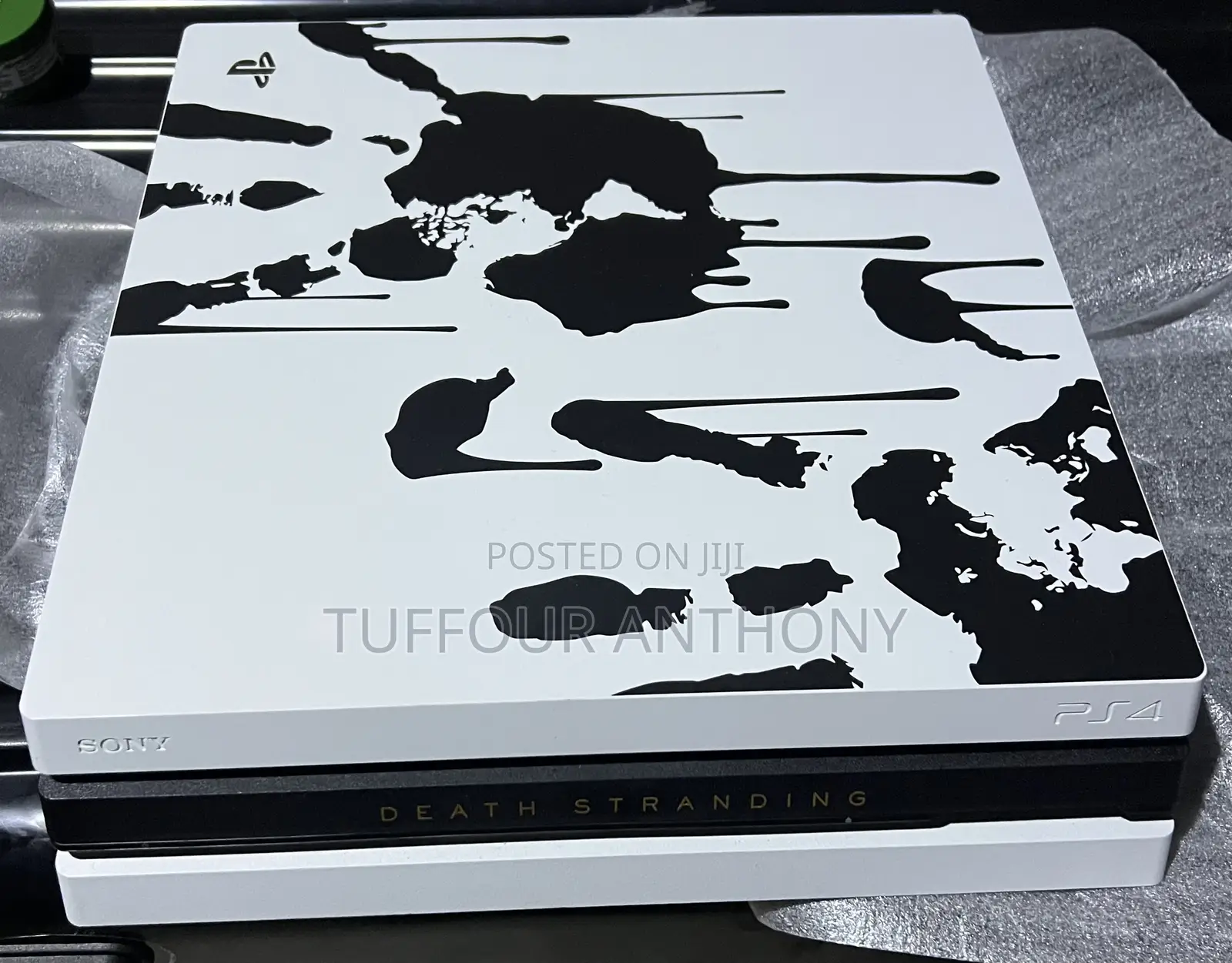PS4 Pro Comes With 2 Controllers