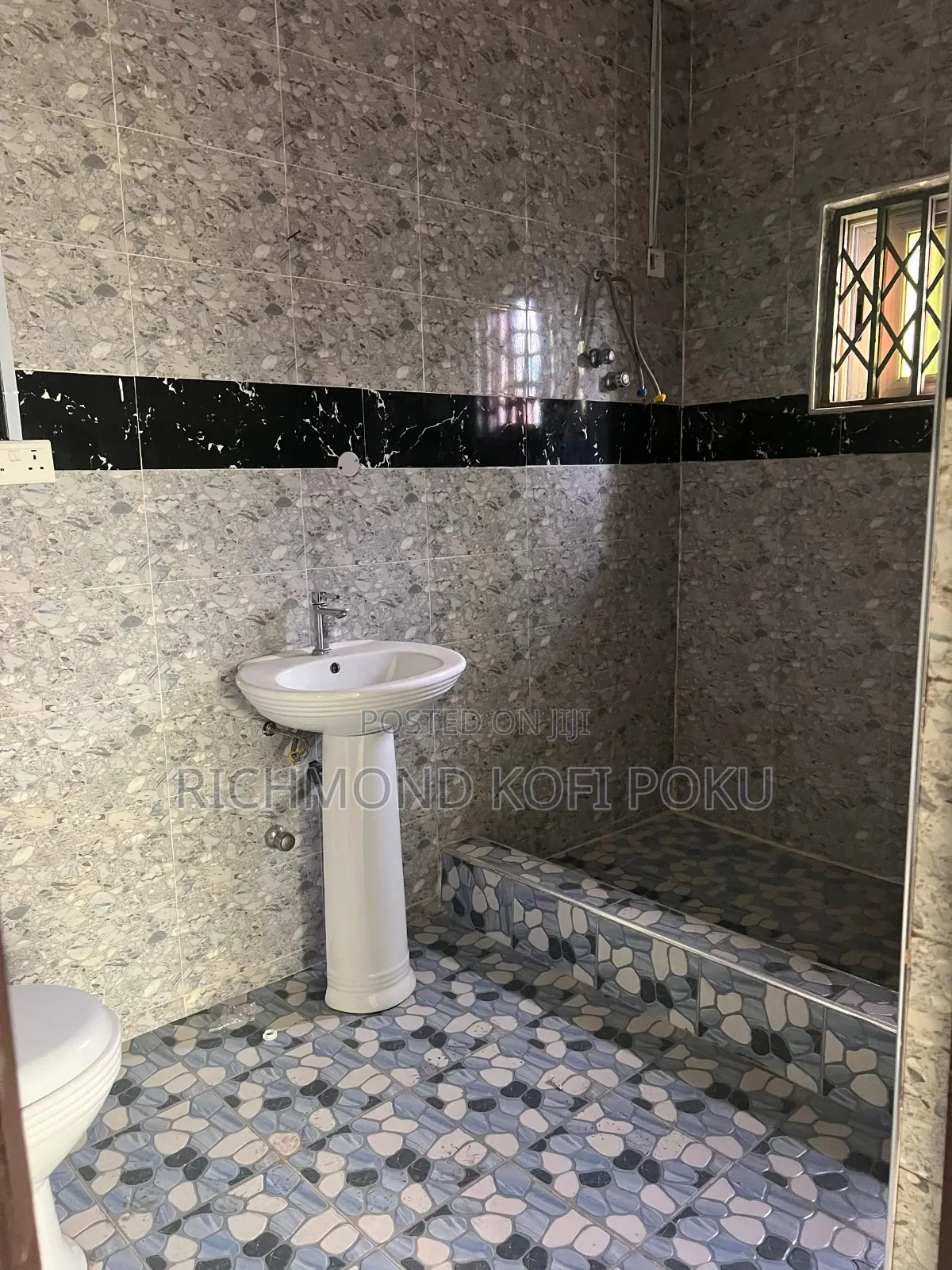 5bdrm House in Kofis Realty, Baatsona Total for rent