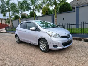 Toyota Vitz 2014 Silver