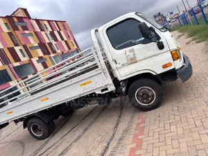 Hyundai Mighty 2