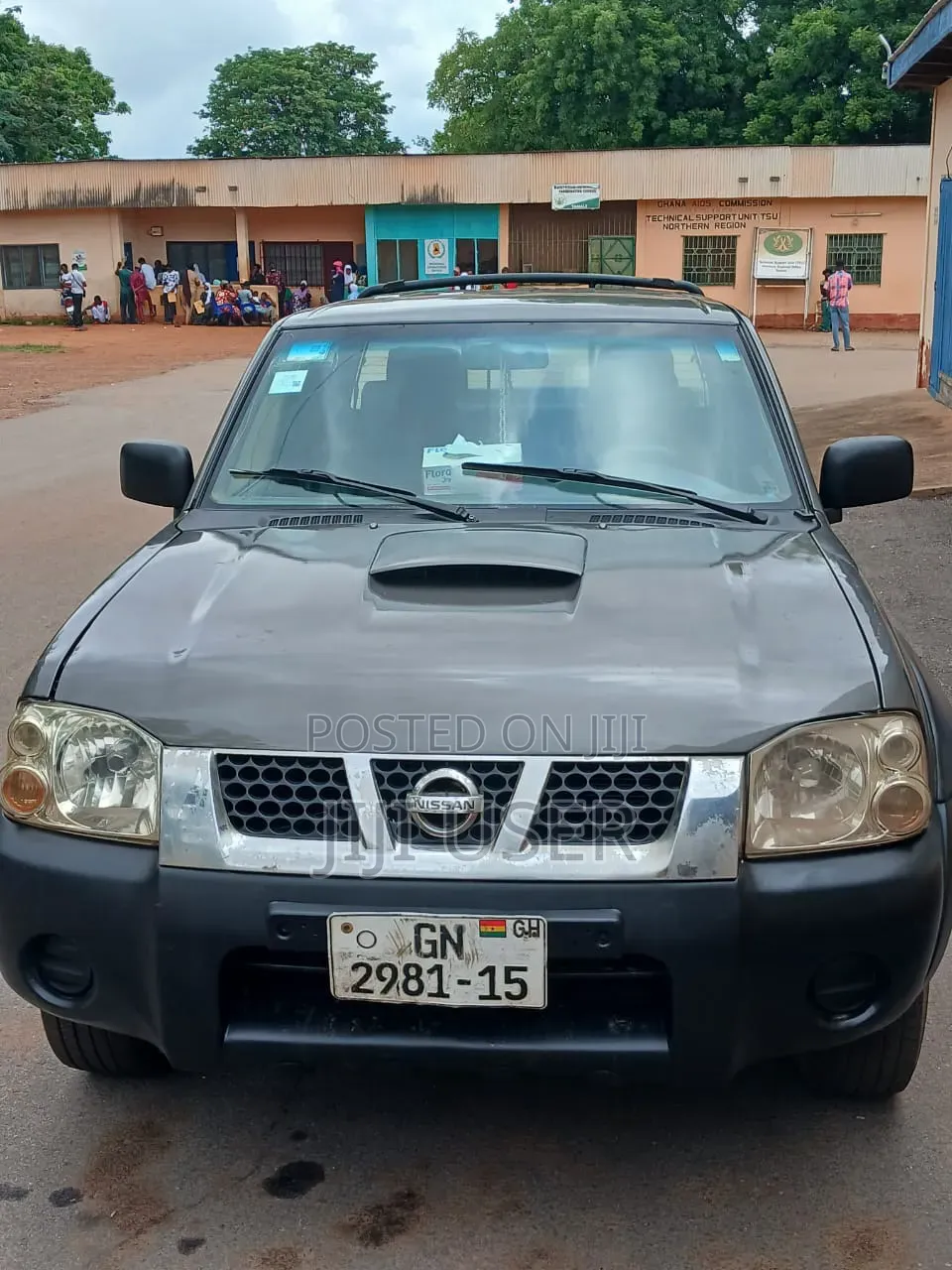 Nissan Hardbody 2015 Gray