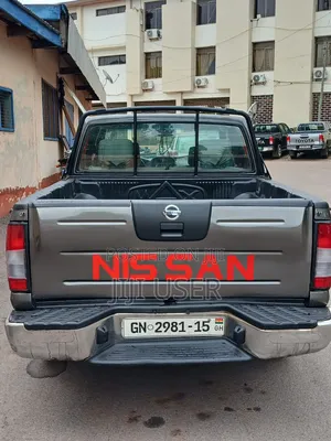 Nissan Hardbody 2015 Gray