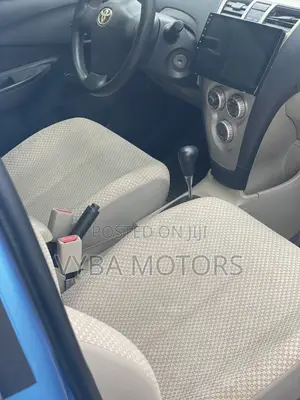 Toyota Yaris Base Sedan 4dr 2010 Blue