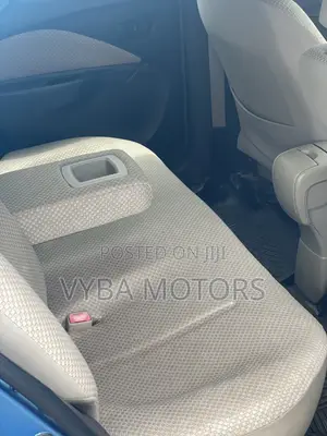 Toyota Yaris Base Sedan 4dr 2010 Blue