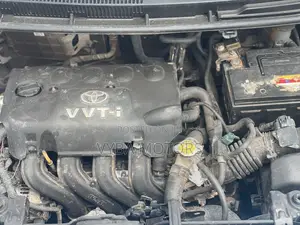 Toyota Yaris Base Sedan 4dr 2010 Blue
