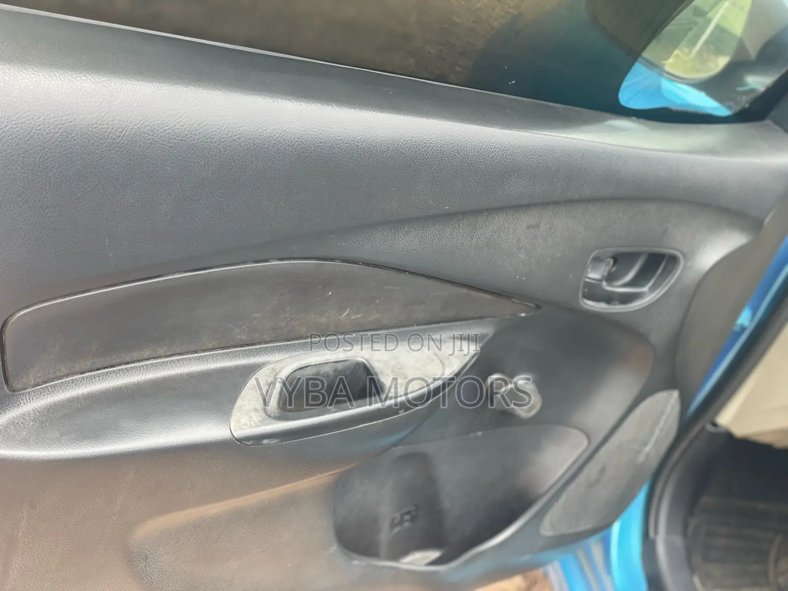Toyota Yaris Base Sedan 4dr 2010 Blue
