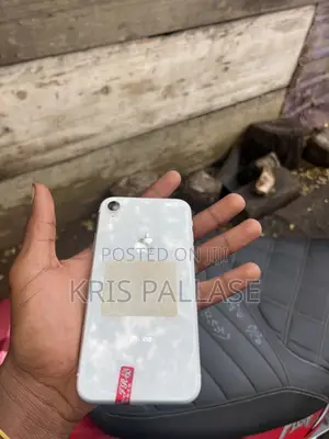 Apple iPhone XR 64 GB White