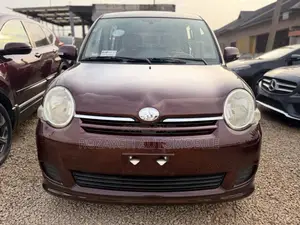 Toyota Sienta 2012 Brown