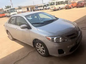 Toyota Corolla LE 4dr Sedan (1.8L 4cyl 4A) 2011 Silver