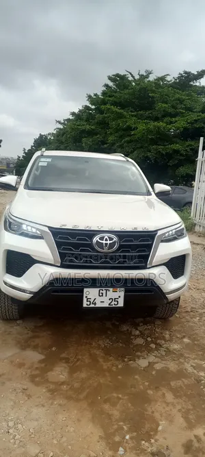Toyota Fortuner 2021 White
