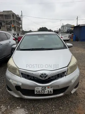 Toyota Yaris SE Hatchback 5dr 2016 Silver