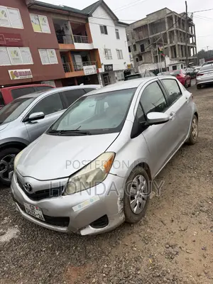 Toyota Yaris SE Hatchback 5dr 2016 Silver