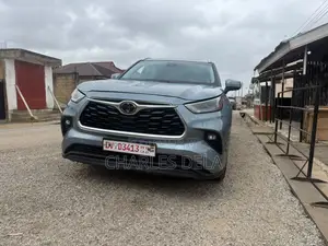 Toyota Highlander XLE 2022 Blue
