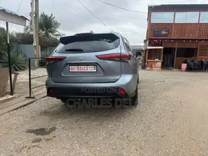 Toyota Highlander XLE 2022 Blue