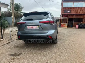 Toyota Highlander XLE AWD 2023 Pearl