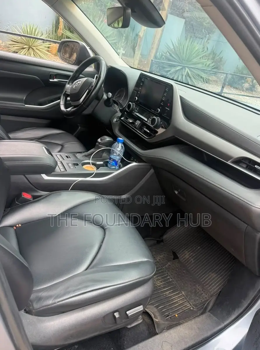 Toyota Highlander XLE AWD 2023 Pearl