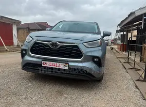 Toyota Highlander XLE AWD 2023 Pearl
