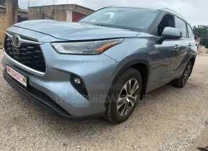Toyota Highlander XLE AWD 2023 Pearl