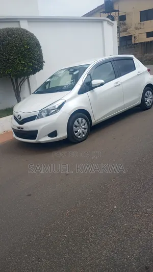 Toyota Vitz 1.3 AWD 5dr 2014 White