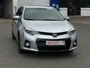 Toyota Corolla S w/Special Edition Pkg (1.8L 4cyl CVT) 2016 Silver
