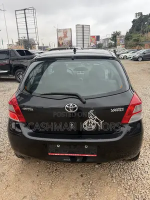 Toyota Yaris Base Hatchback 5dr 2010 Black