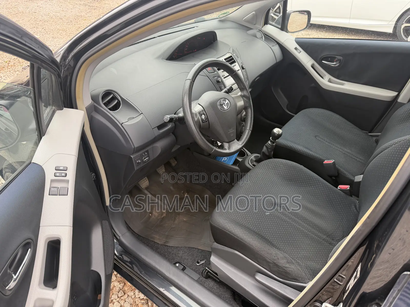 Toyota Yaris Base Hatchback 5dr 2010 Black
