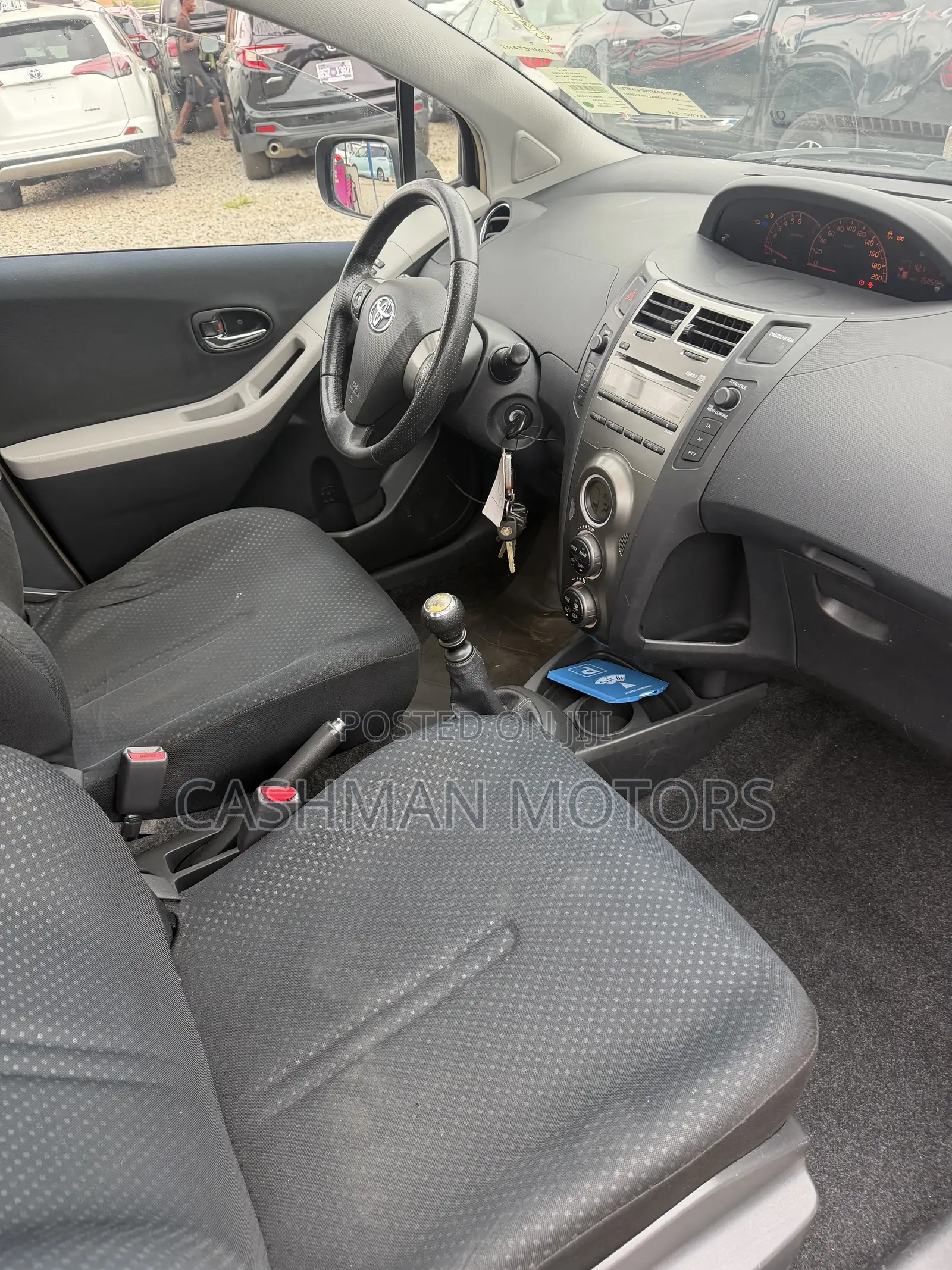 Toyota Yaris Base Hatchback 5dr 2010 Black