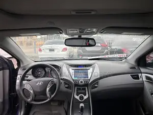 Hyundai Elantra Limited Sedan FWD (1.8L 4cyl 6A) 2013 Blue