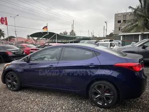 Hyundai Elantra Limited Sedan FWD (1.8L 4cyl 6A) 2013 Blue