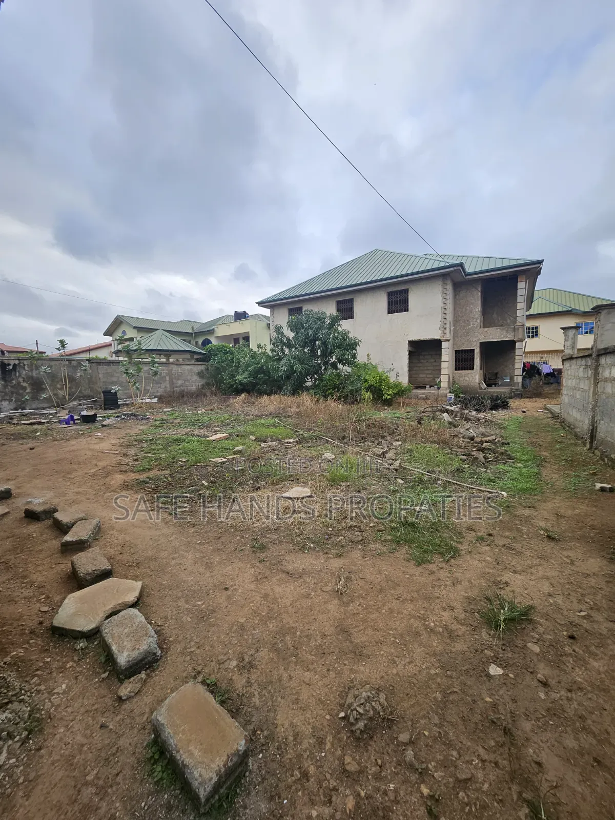 12bdrm House in Accra Metropolitan for sale