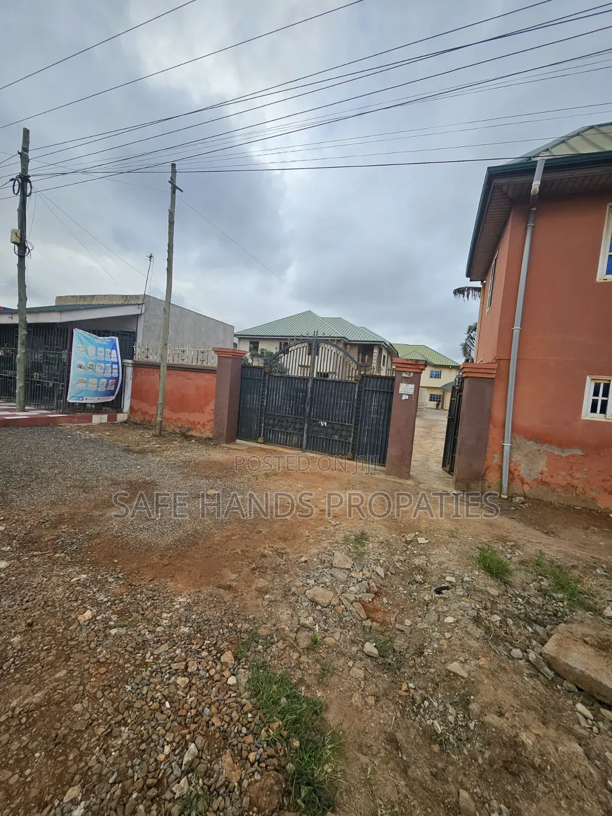 12bdrm House in Accra Metropolitan for sale