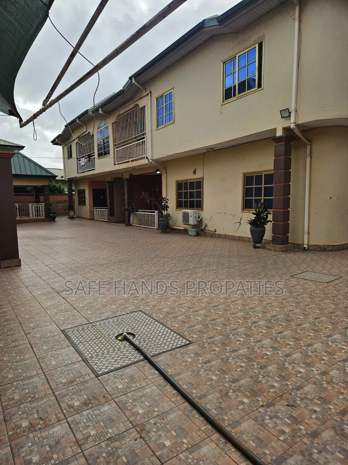 12bdrm House in Accra Metropolitan for sale