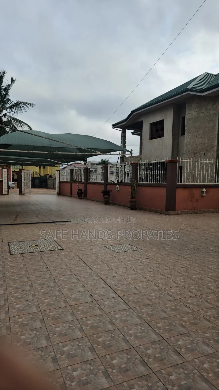 12bdrm House in Accra Metropolitan for sale