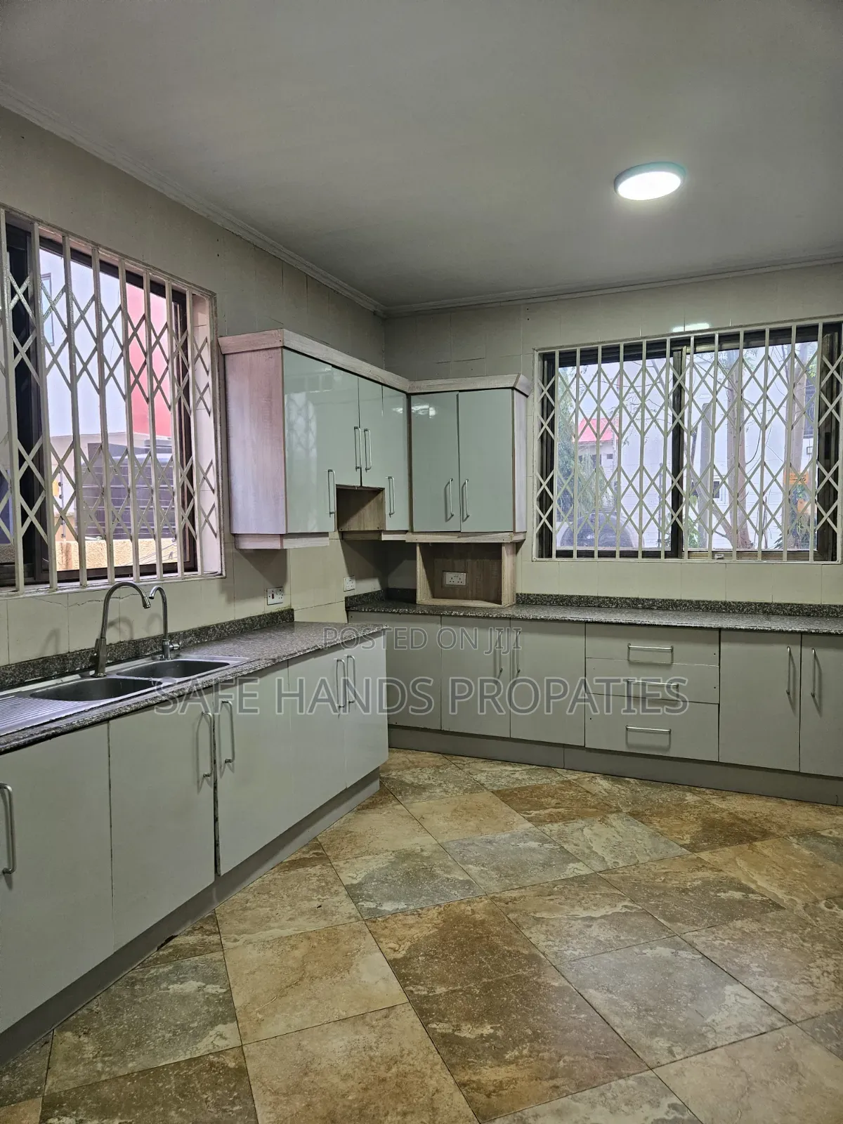 4bdrm House in Accra Metropolitan for rent