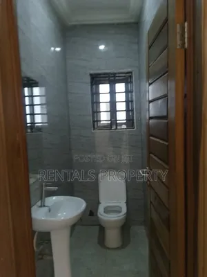 2bdrm Block of Flats in Housing Down for rent