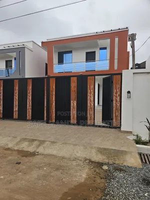 4bdrm Duplex in Accra Metropolitan for sale