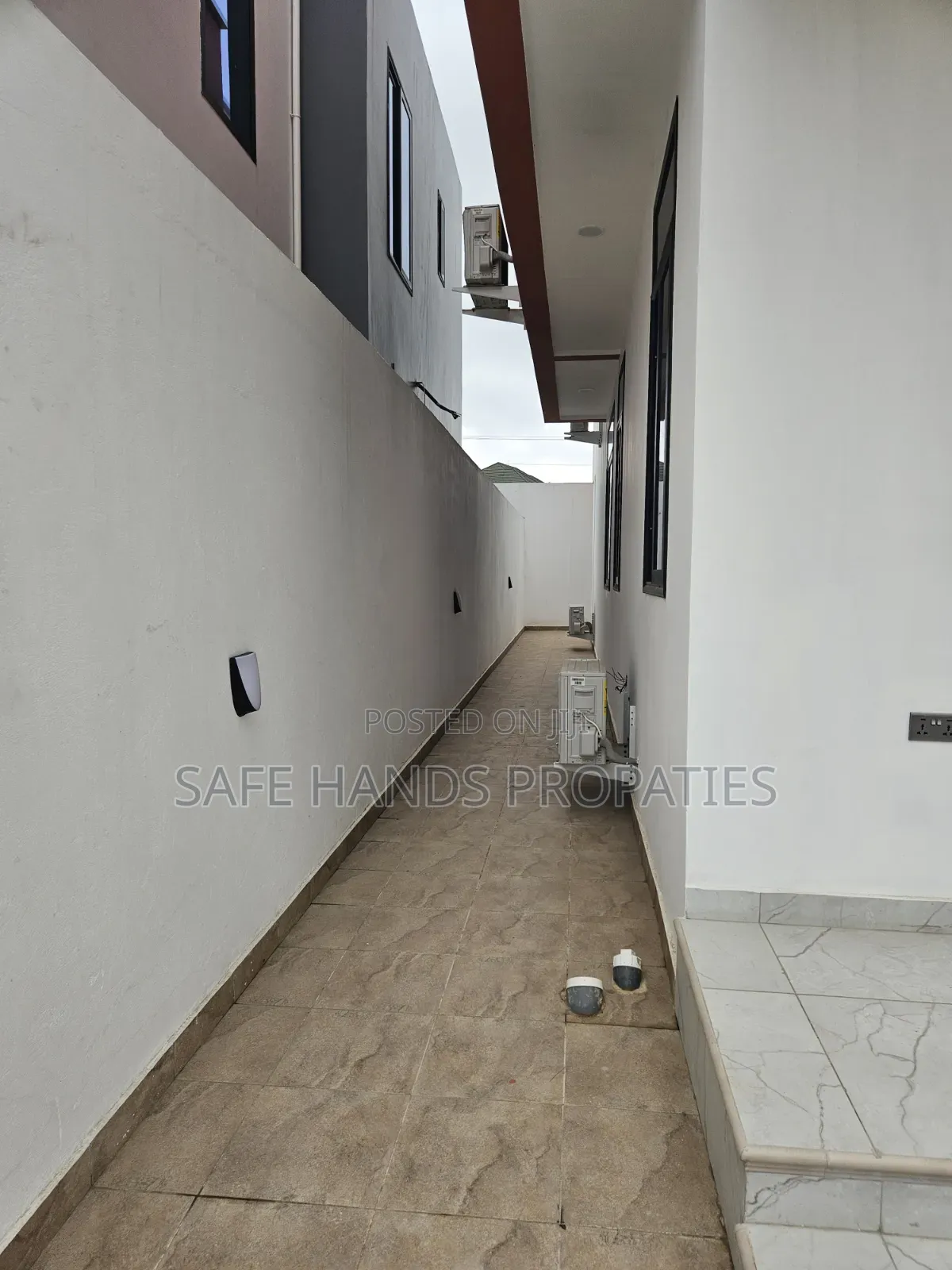 4bdrm Duplex in Accra Metropolitan for sale
