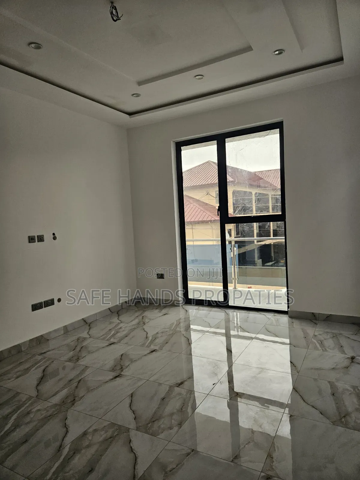 4bdrm Duplex in Accra Metropolitan for sale