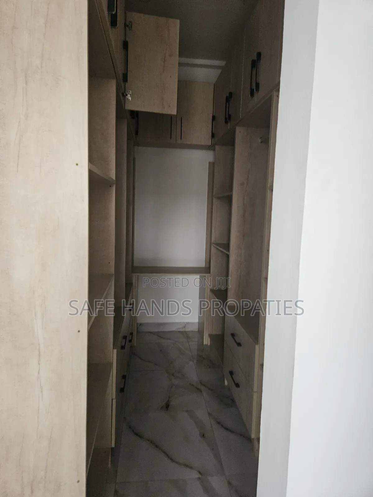 4bdrm Duplex in Accra Metropolitan for sale