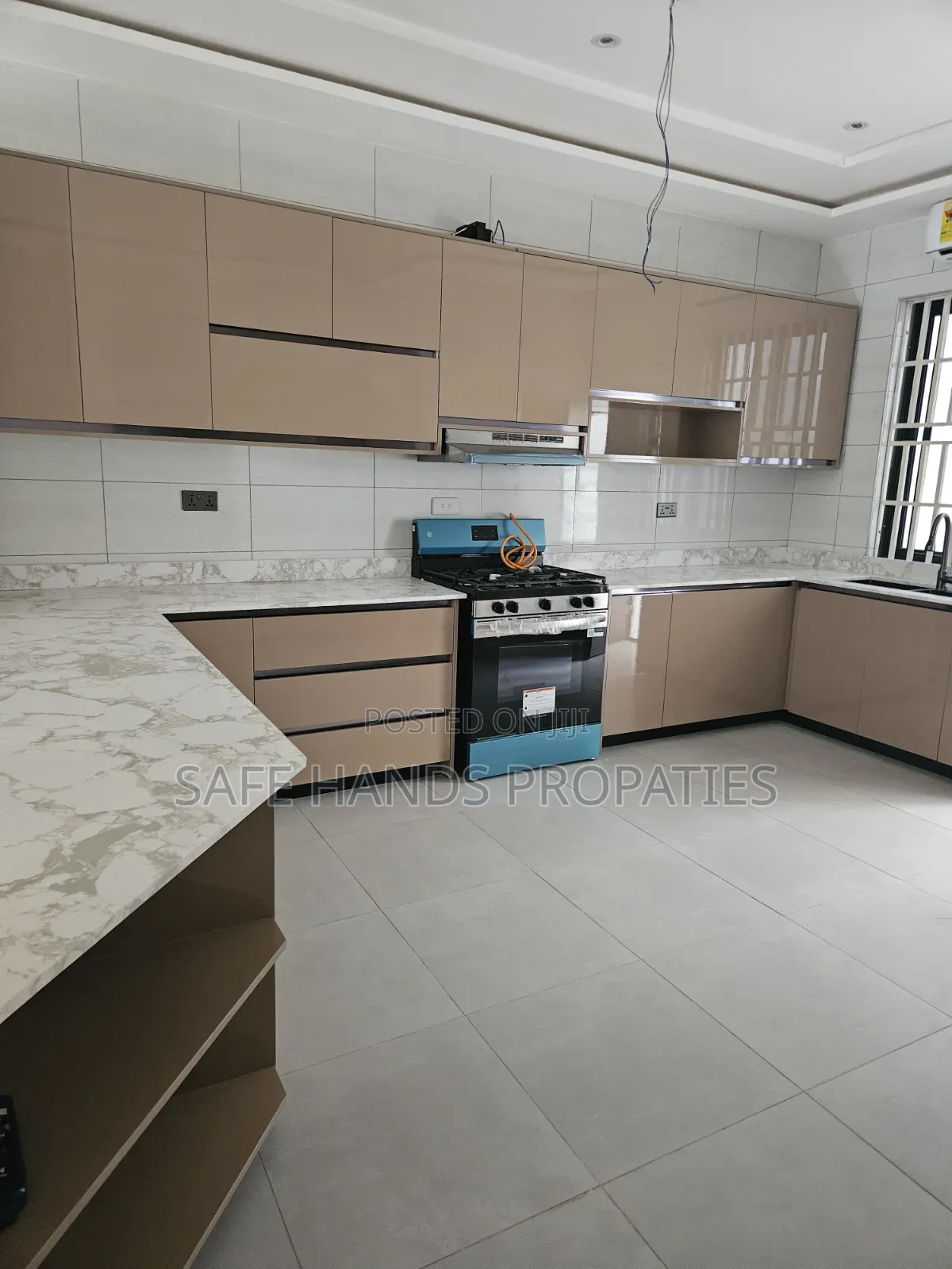 4bdrm Duplex in Accra Metropolitan for sale