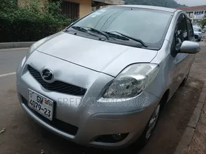 Toyota Vitz 1.3 FWD 3dr 2012 Silver