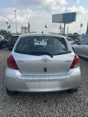 Toyota Yaris Base Hatchback 3dr 2010 Silver