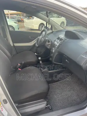 Toyota Yaris Base Hatchback 3dr 2010 Silver