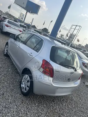 Toyota Yaris Base Hatchback 3dr 2010 Silver