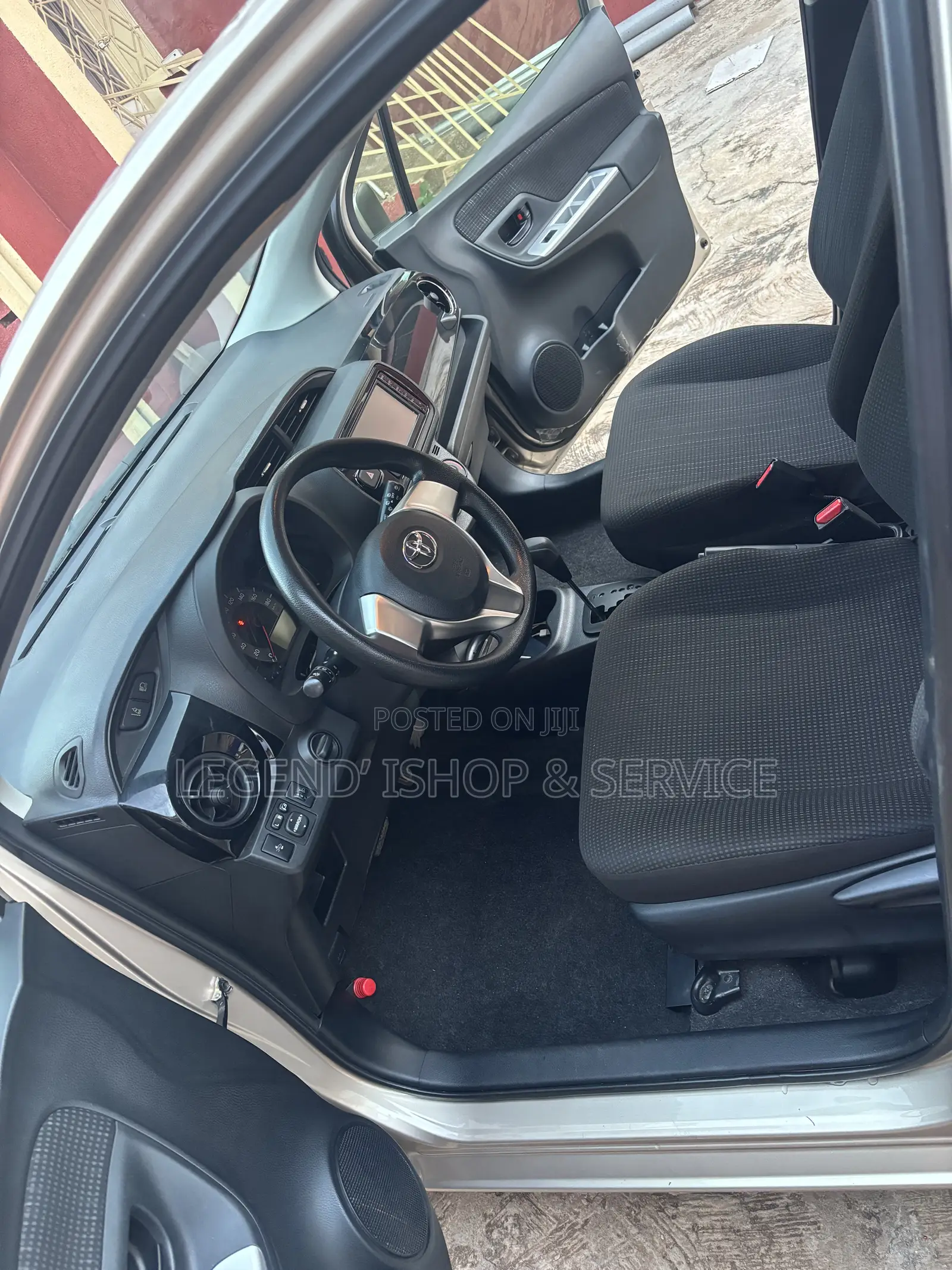 Toyota Vitz 1.3 AWD 3dr 2016 Brown