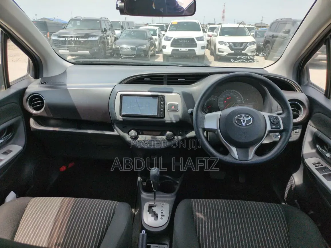 Toyota Vitz 2015