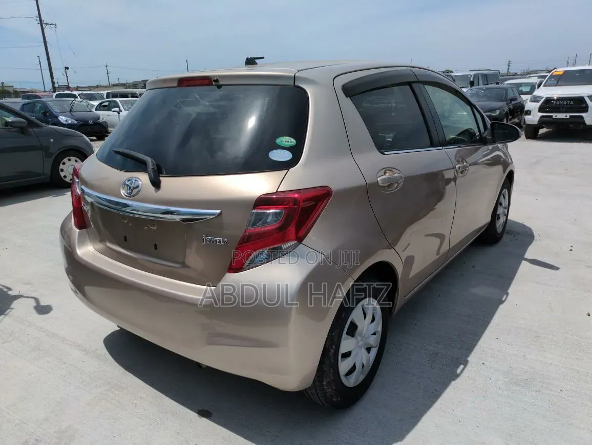 Toyota Vitz 2015